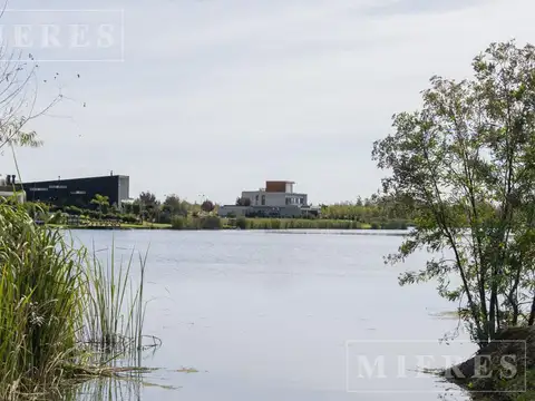 Lote en venta en Puertos Barrio Amarras, a la laguna 