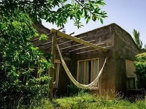 Casa en Alquiler con 2 cocheras