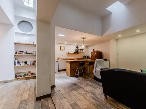 PH. 5 AMBIENTES. TALLER INTEGRADO. PATIO. TERRAZA. SIN EXPENSAS.