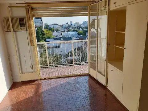 MONOAMBIENTE CON BALCON AL FRENTE MUY LUMINOSO BAJAS EXPENSAS