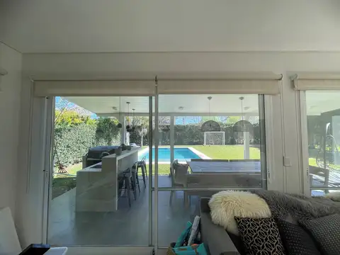 Casa 4 ambientes con 3 baños