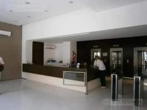 Oficina en Alquiler con 5 cocheras