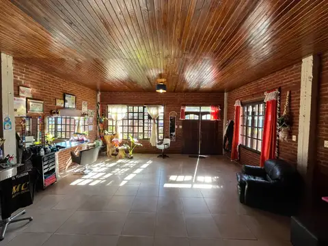 Casa 4 ambientes con 2 baños