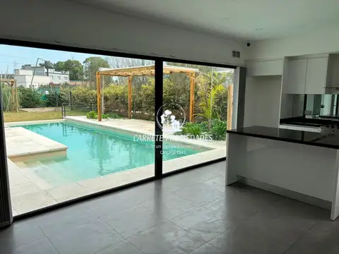 Casa en Venta con 2 cocheras