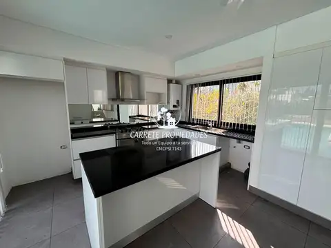 Casa 7 ambientes con 4 baños