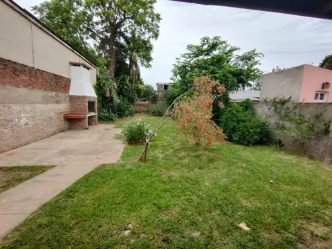 Casa 7 ambientes con 1 baño