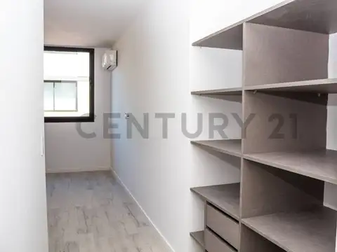 Bourdieu 700, Piso 4