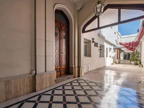 Casa en Venta con 4 cocheras