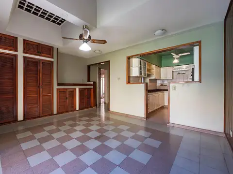 Casa 15 ambientes con 7 baños