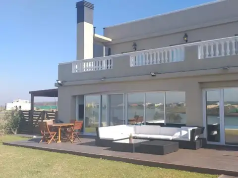 Casa venta  alquiler - Barrio San Sebastián - 5 Ambientes - Al Lago