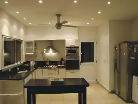 Casa 5 ambientes con 4 baños