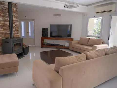 Casa 6 ambientes con 3 baños
