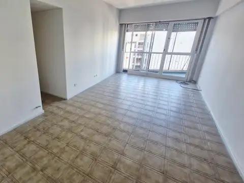 VENTA - SEMI PISO 3 AMBIENTES - 2 BALCONES - BAULERA - DOBLE CIRCULACION