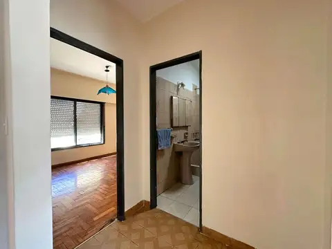 Casa de 3 ambientes con patio y cochera