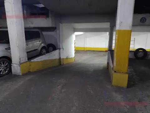 Paraguay 400 - Cochera  Nivel 1º