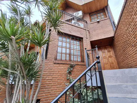 Casa en Venta con 7 cocheras