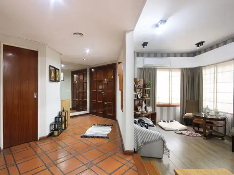 CASA EN VENTA CON PILETA EN RAMOS MEJIA