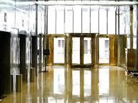 Oficina en Alquiler con 2 cocheras