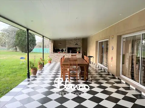 Casa 4 ambientes con 4 baños