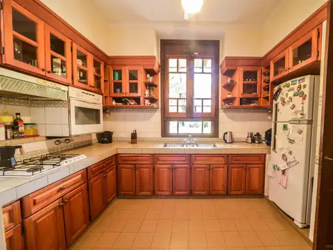 Casa en Venta con 3 cocheras