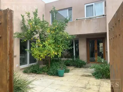 Casa en Alquiler Temporal con 4 cocheras