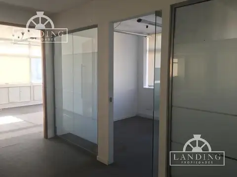 Oficina 1 ambiente con 3 baños