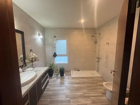 Casa 6 ambientes con 3 baños