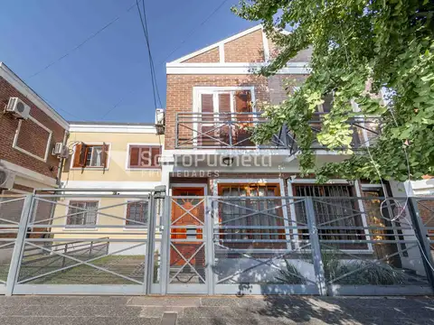 Venta Dúplex 3 ambientes con patio y cochera en Haedo.