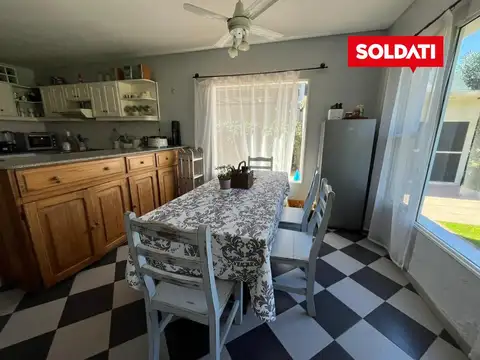 Casa 4 ambientes con 2 baños