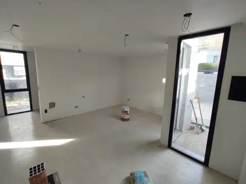 Casa 4 ambientes con 3 baños