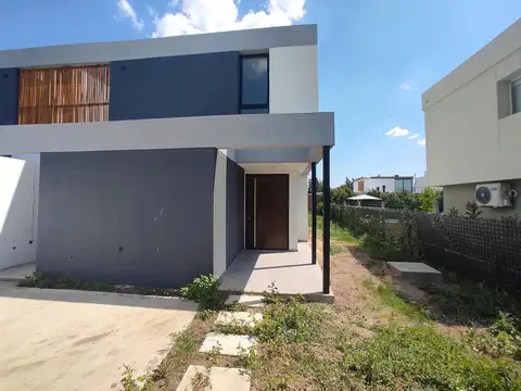 Casa de 2 o 3 dormitorios  en Venta en La Plata