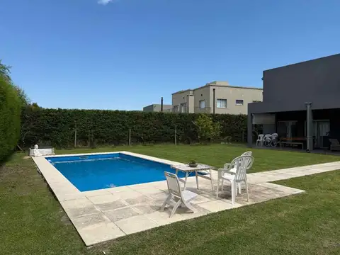 Casa en Venta en El Canton, USD 235.000