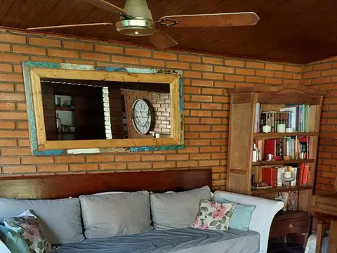 Casa Quinta en venta en Ezeiza, terreno de 2200 m2. Conquincho y piscina, más dependencia.