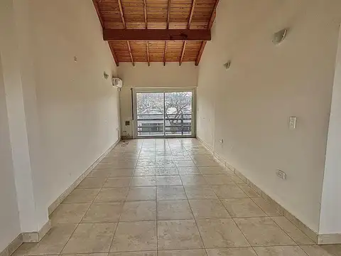 Depto Tipo Casa en Alquiler de 4 ambientes