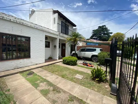 DUPLEX EN LOTE PROPIO CON COCHERA DESCUBIERTA AL FRENTE