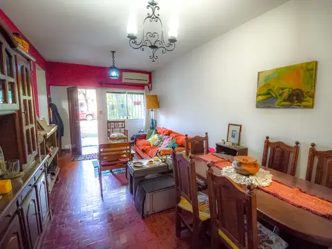 Casa 4 ambientes con 1 baño