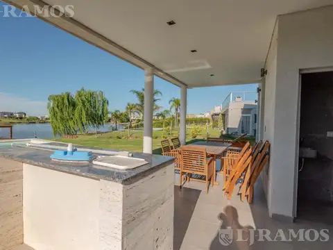 Casa 7 ambientes con 3 baños