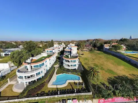 Oasis de Yacht, Jose Hernandez  al 1200