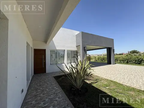 Casa en Venta con 4 cocheras