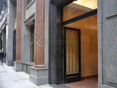 Oficina 7 ambientes con 2 baños