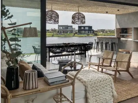 Casa 5 ambientes con 3 baños