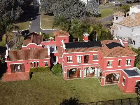 Casa 5 ambientes con 4 baños