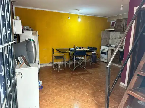 CASA VILLA AZALAIS  A1 CUADRA DE AV J.B JUSTO CASA + 2 DPTO