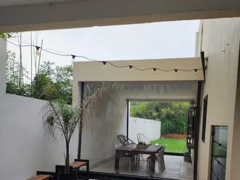 Casa en Venta con 2 cocheras