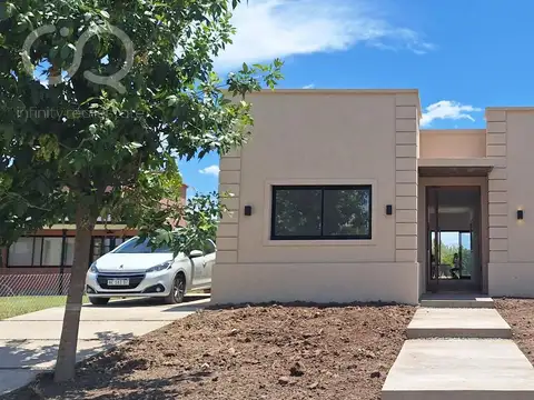 Casa 4 ambientes con 2 baños