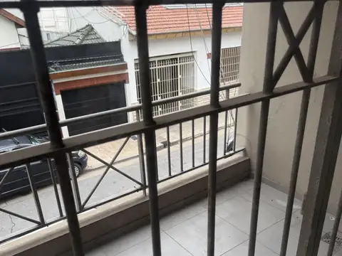Excelente Departamento de un ambiente a la calle