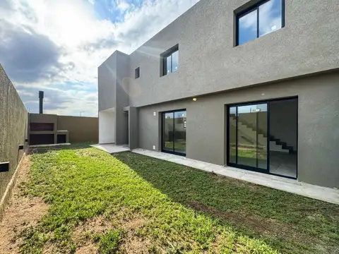 VENTA CASA DUPLEX PAMPAS DE MANANTIALES