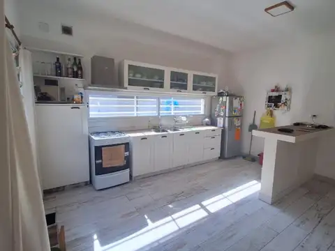 CASA 4 AMBIENTES C/GARAGE-PATIO-JARDIN