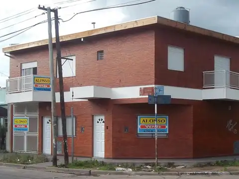 Dúplex 3 ambientes con cochera.