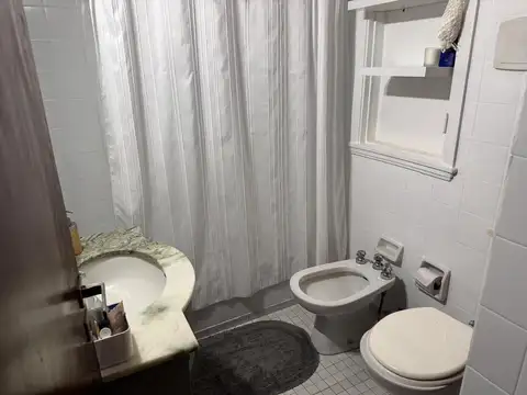 VENTA CASA 4 AMB CON JARDIN AL FRENTE  MARTINEZ